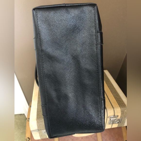 Black Bag - Large - Gold Accents - Picture 2 of 5